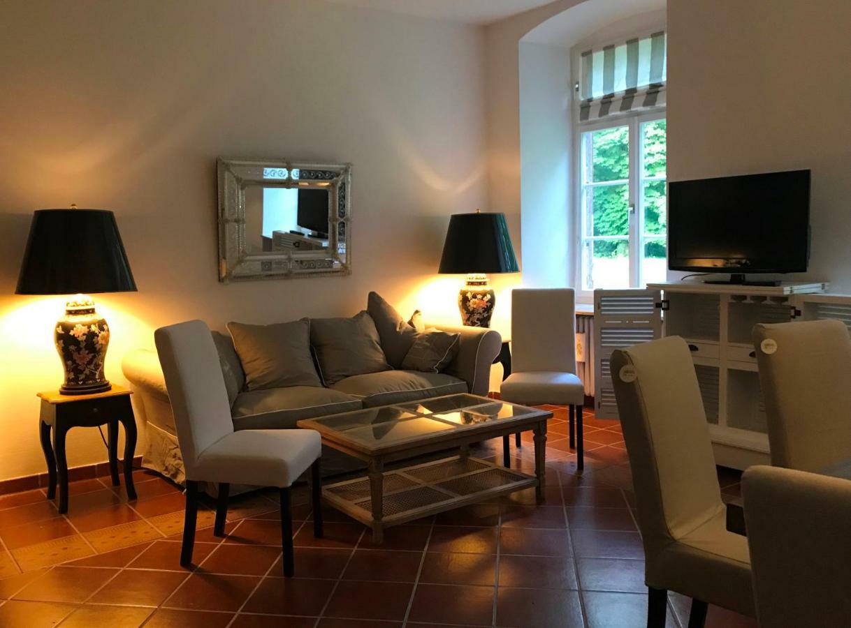 Elegantes Gaesteapartment Verano In Schloss Und Hofgut Langenzell Wiesenbach Bagian luar foto
