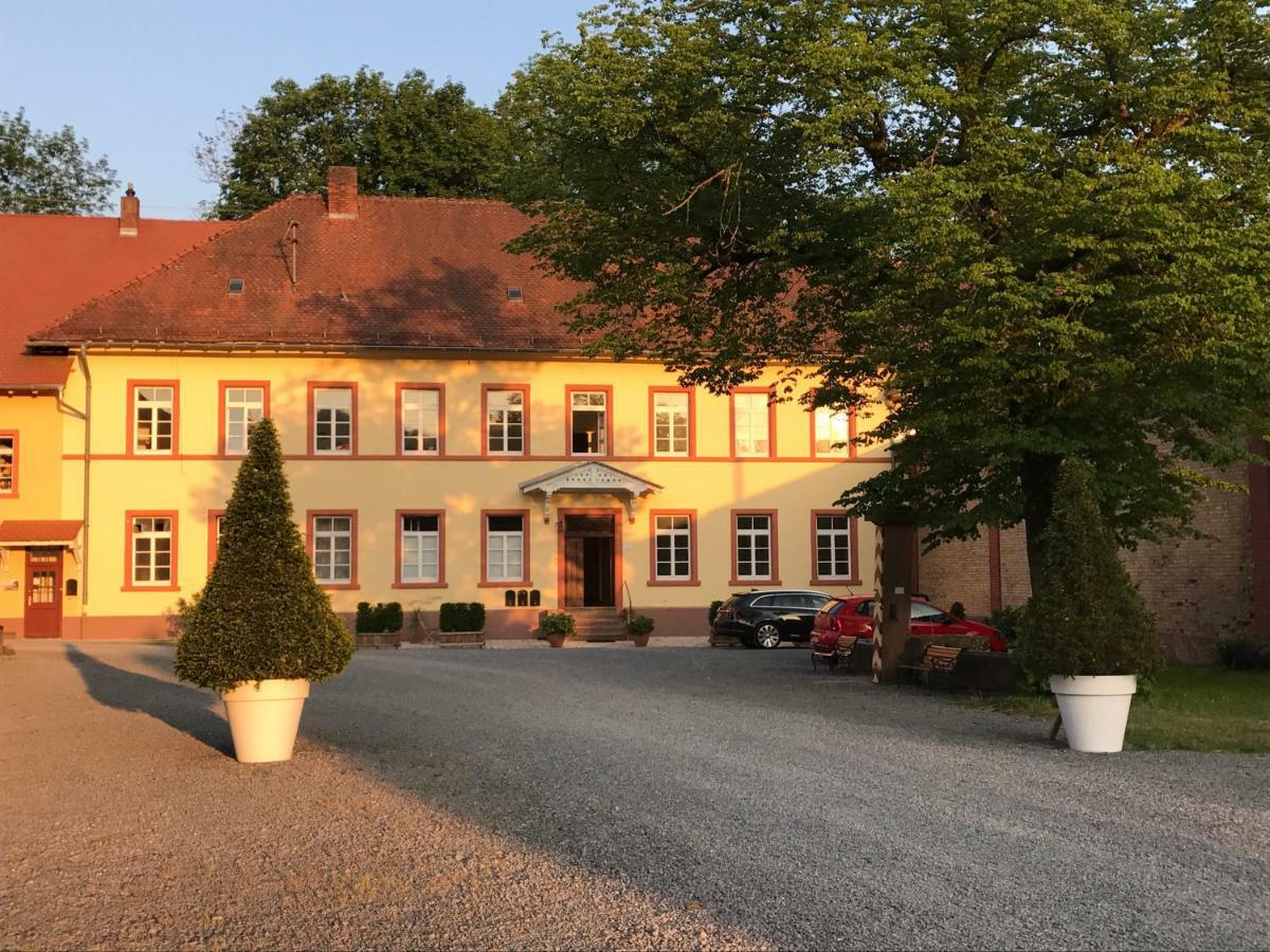Elegantes Gaesteapartment Verano In Schloss Und Hofgut Langenzell Wiesenbach Bagian luar foto